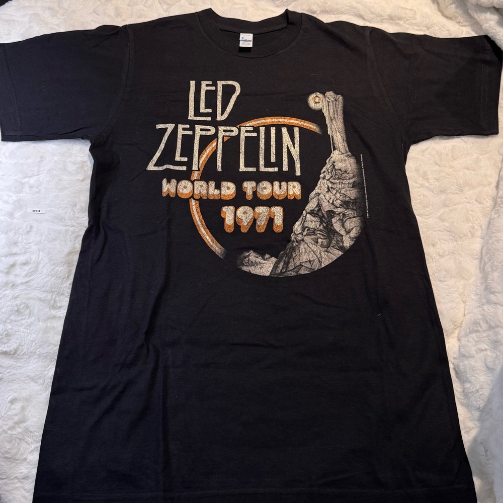 Led Zeppelin World Tour 1971 unisex Black T-Shirt Size small